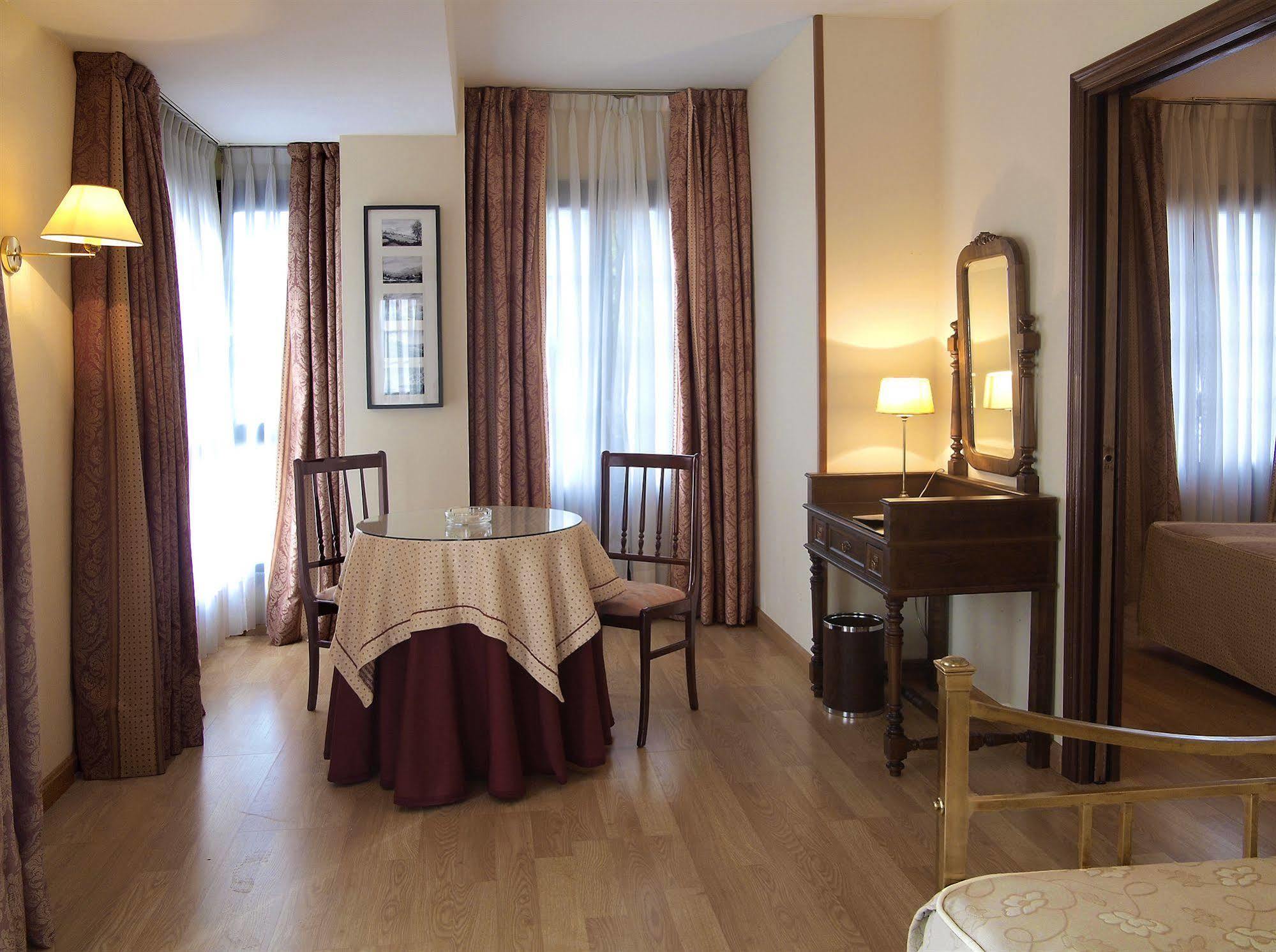 Hotel Y Apartamentos Arias 나비아 외부 사진