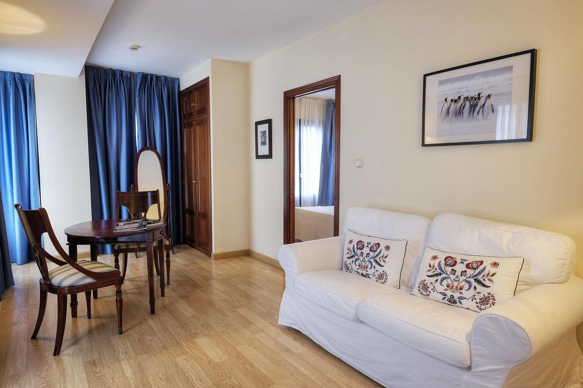 Hotel Y Apartamentos Arias 나비아 외부 사진