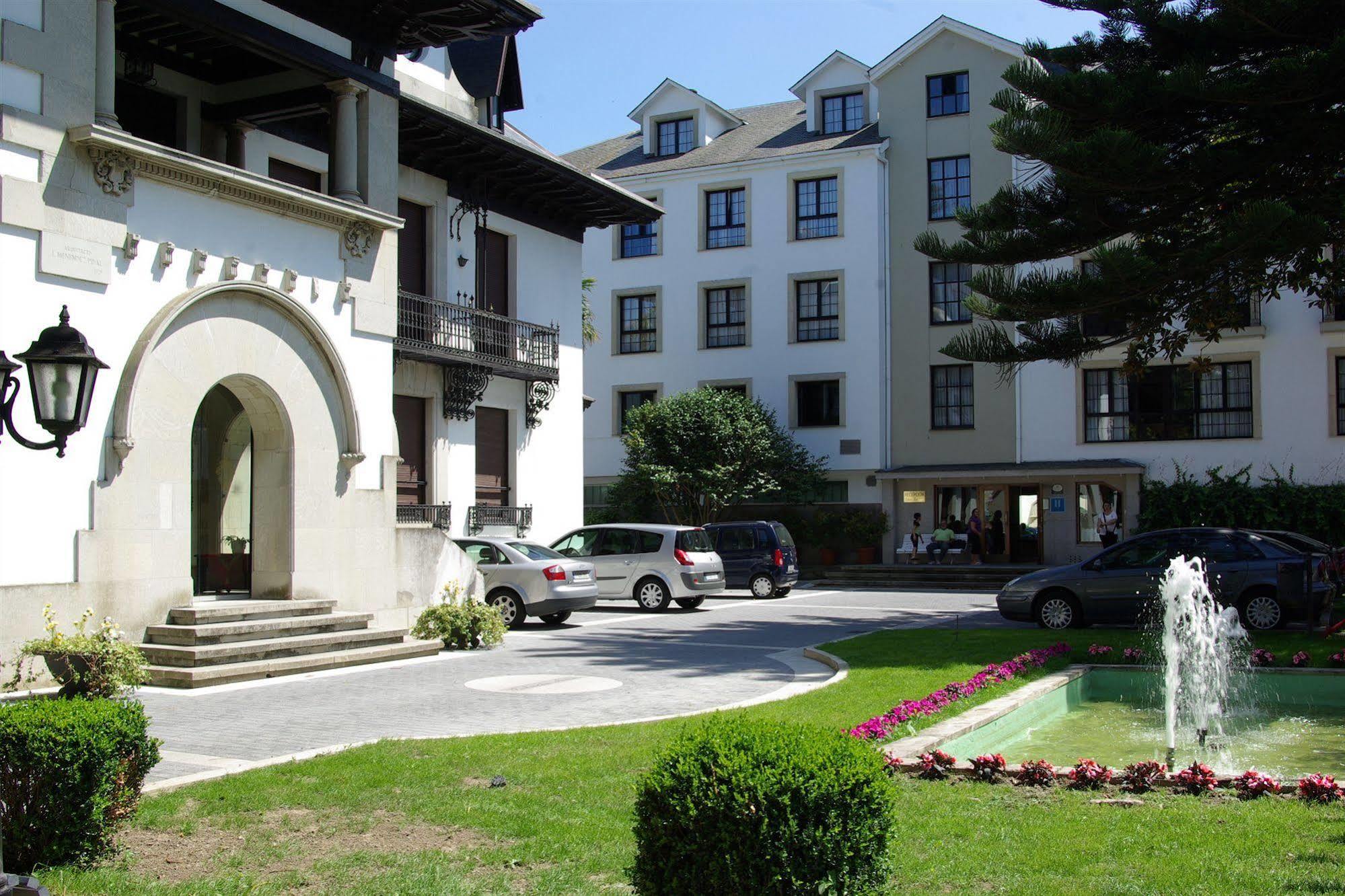Hotel Y Apartamentos Arias 나비아 외부 사진