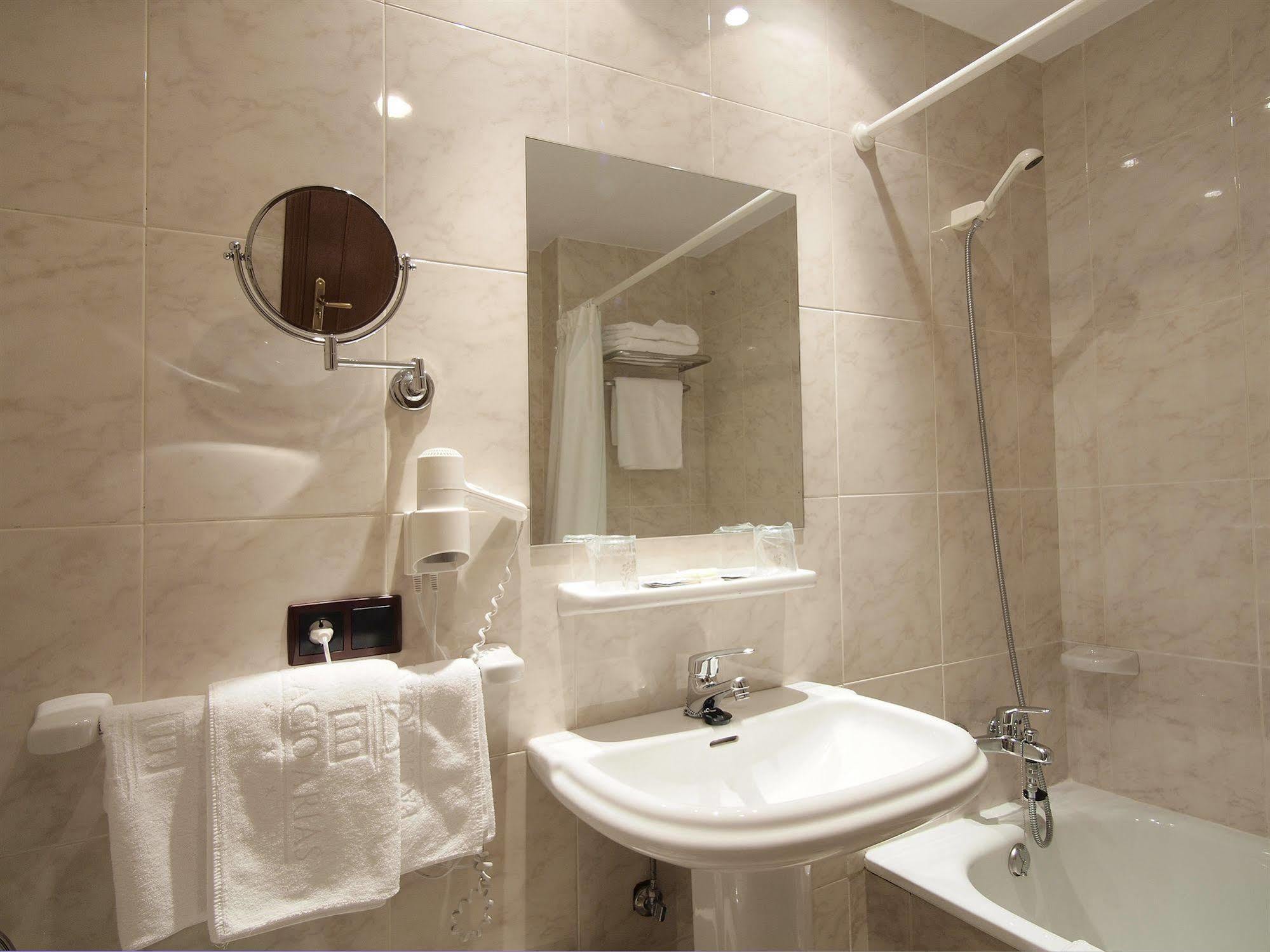 Hotel Y Apartamentos Arias 나비아 객실 사진