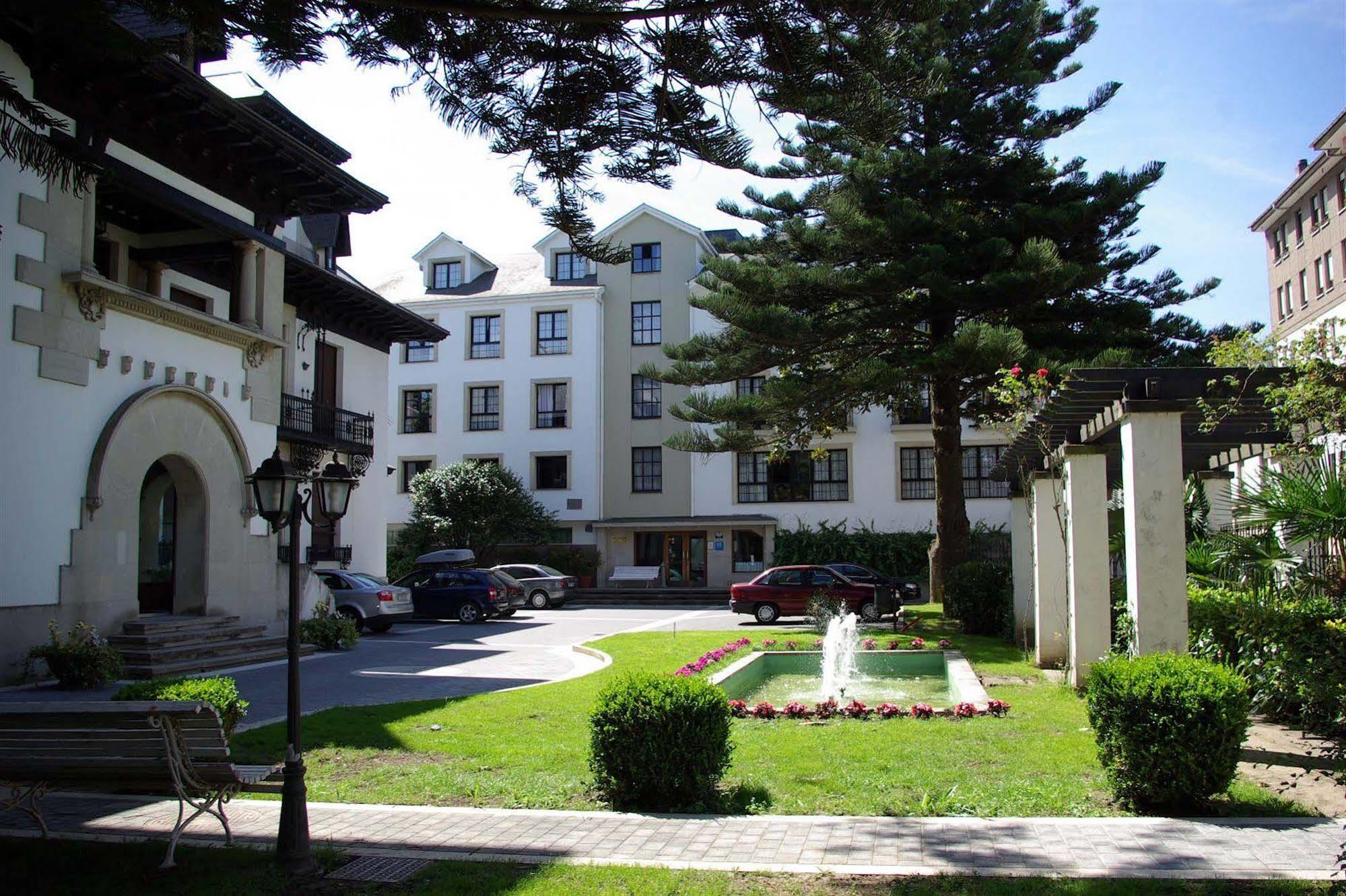 Hotel Y Apartamentos Arias 나비아 외부 사진